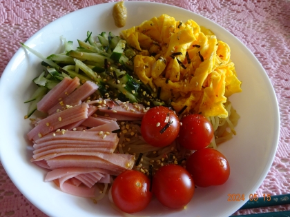 プチトマトが可愛い☆冷麺