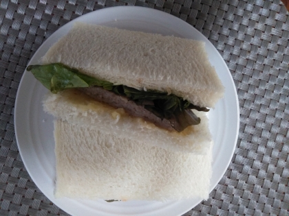 mimiちゃん
朝食にパテはさんで
サンドイッチにしました♪
美味しかったです(+_+)
何だか師走は慌ただしいですね
