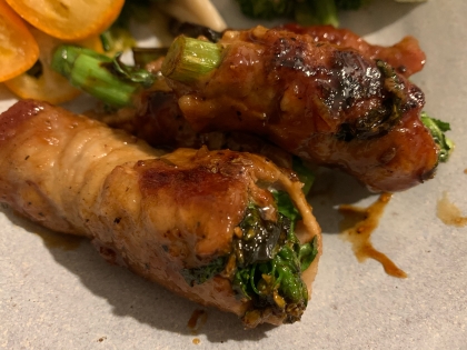 ちょっと焦げちゃいましたが、菜の花が豚肉巻きでボリュームアップ、そしてメインのおかずになりました。美味しかったです。
