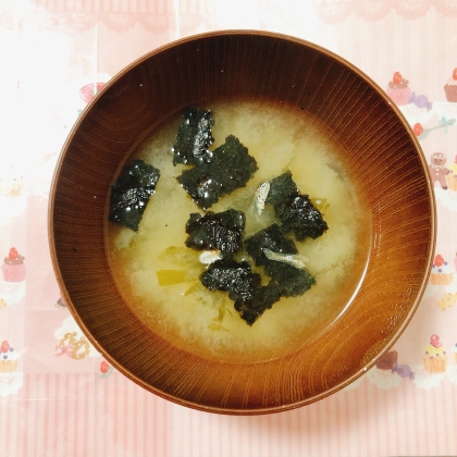 磯の香りがする海苔の味噌汁