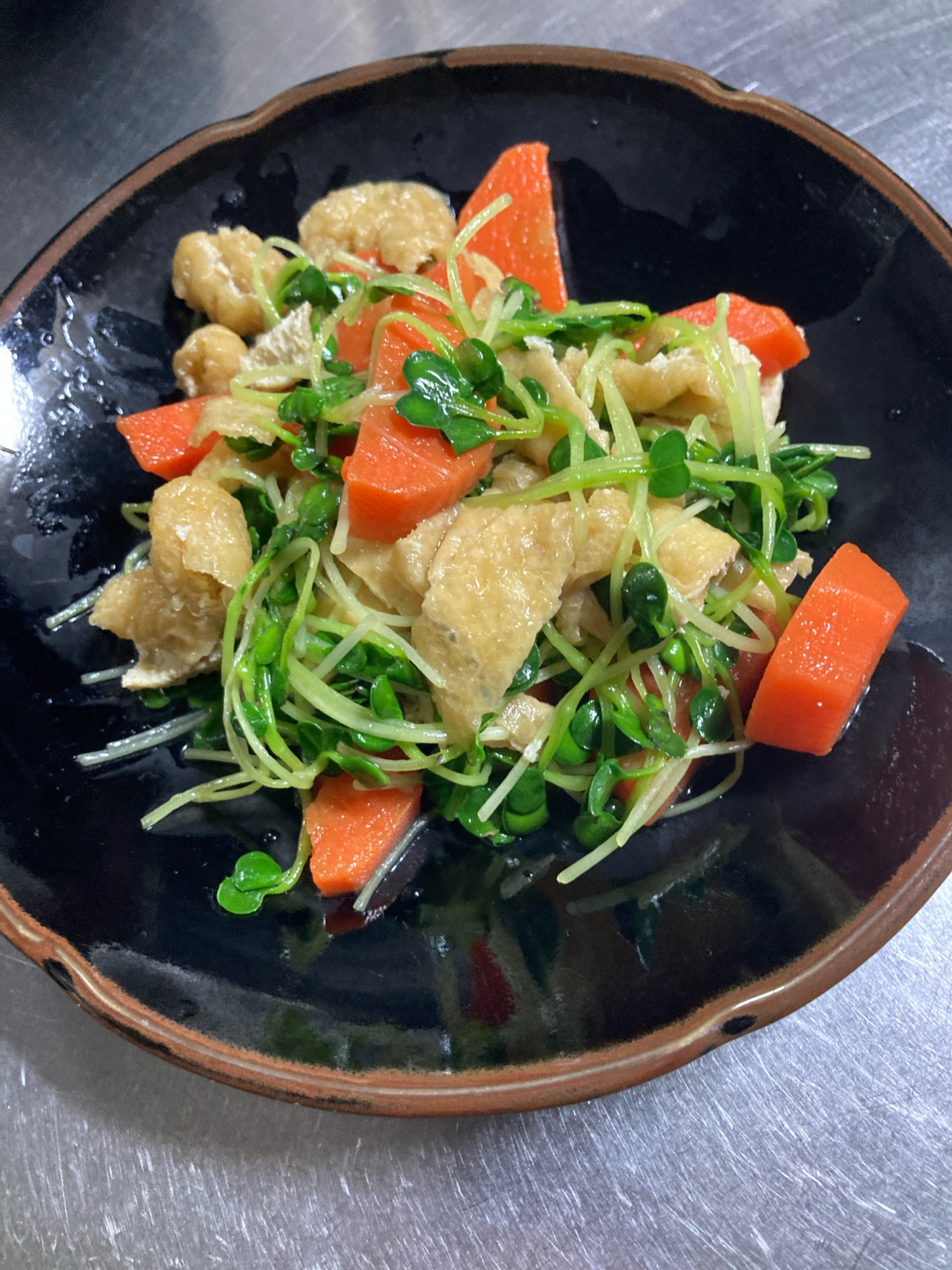 カイワレ救済♡カイワレ、にんじん、油揚げの和え物