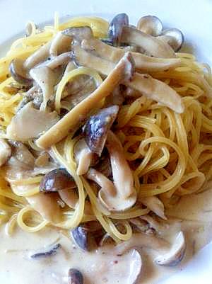 牛乳で濃厚☆きのこたっぷりチーズクリームパスタ
