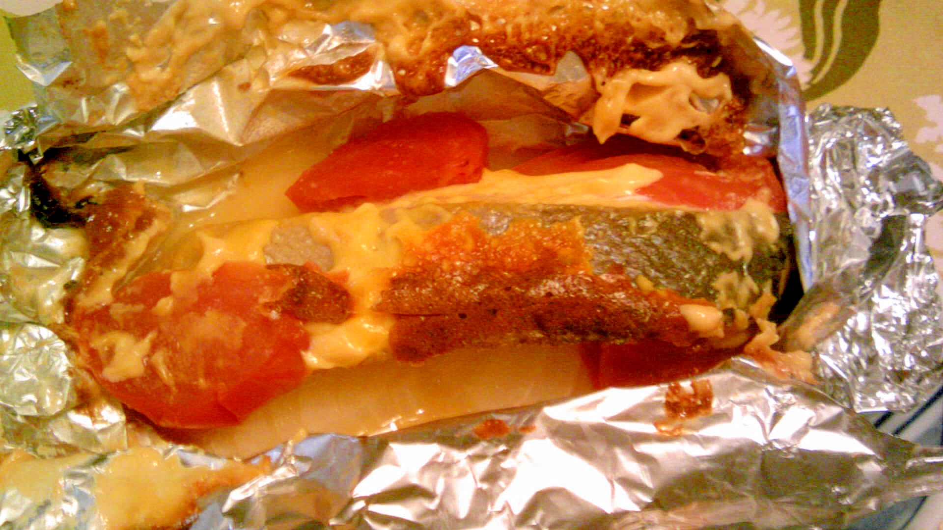 鮭・新玉葱・トマト・チーズのホイル焼き