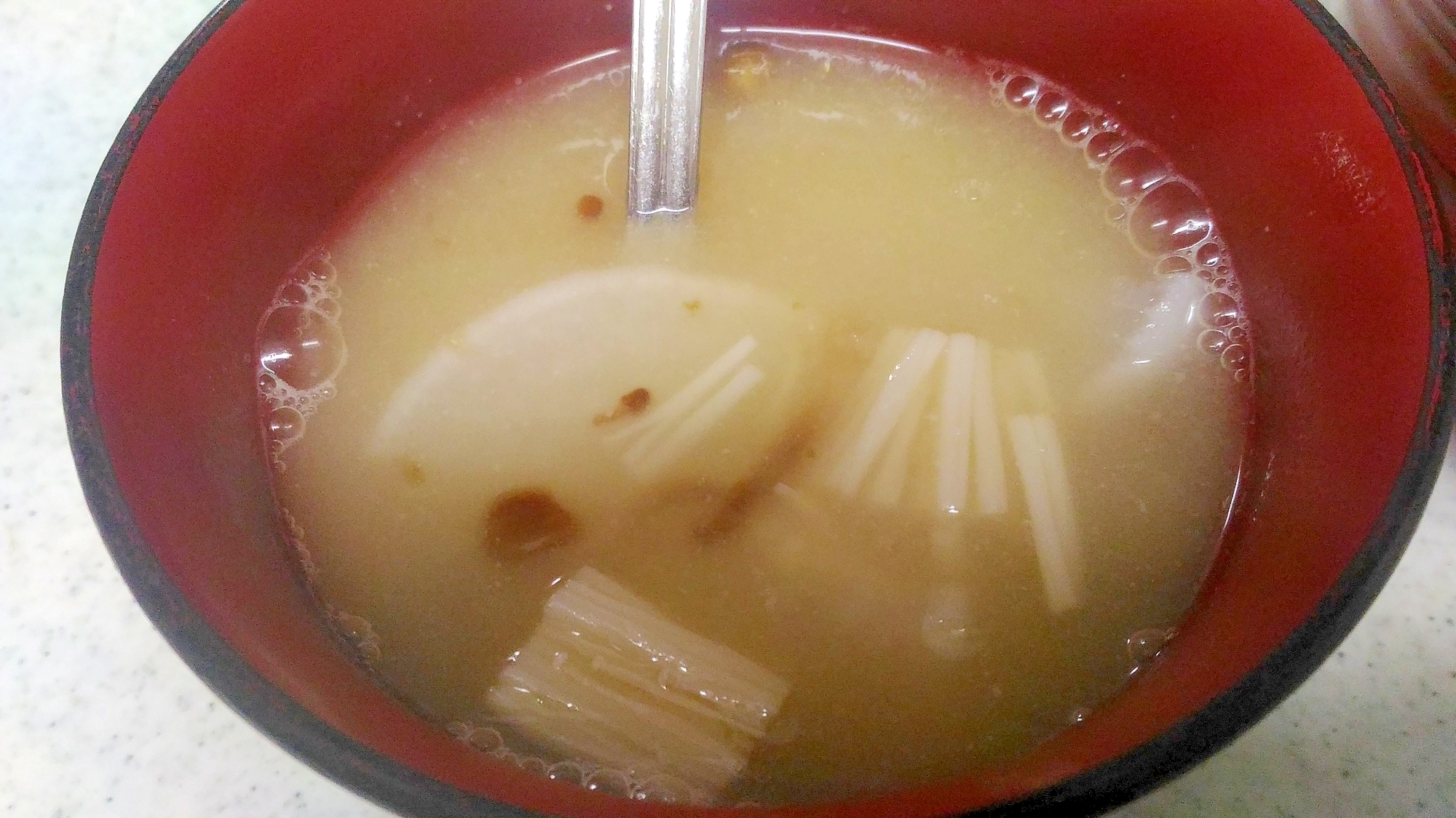 凍み大根となめこ、エノキの味噌汁