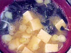 芋と豆腐とワカメのお味噌汁