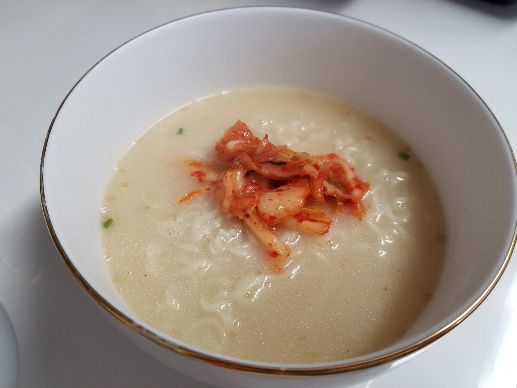 アレンジうまかっちゃん キムチとんこつラーメン レシピ 作り方 By ぎすあんくん 楽天レシピ