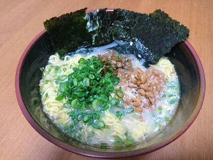 プランター菜園の小ネギを山盛りで。豚骨ラーメンでもおいしくできました♪ごちそうさまでした(о＾∇＾о)