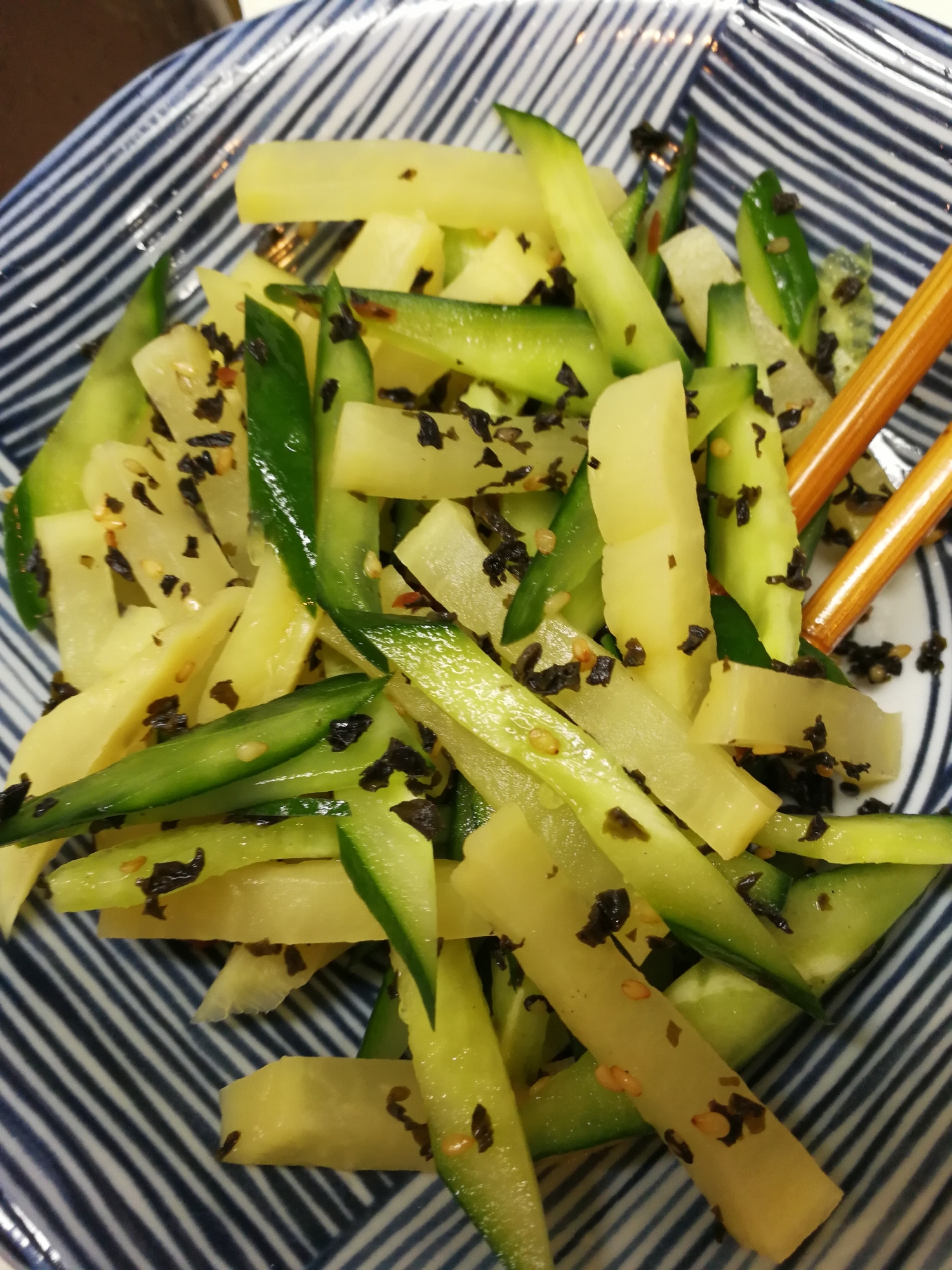 ふりかけで簡単！きゅうりとたくあんの和え物