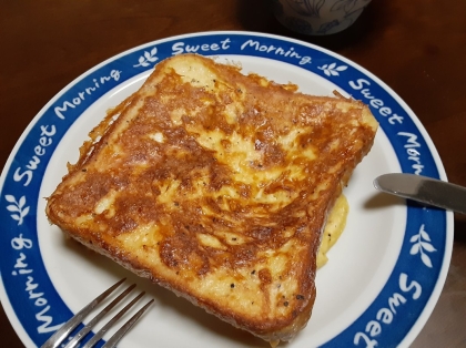 マヨ・卵＆チーズで
甘くないフレンチ
トースト、簡単・美味です☆