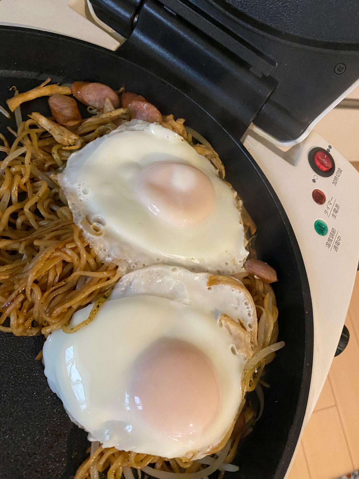 ホットプレートで蒸し焼きそば