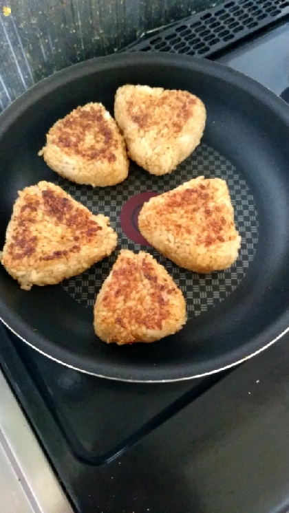 私はフライパンで焼きましたがとても簡単で美味しく出来ました。有難うございます<(_ _)>