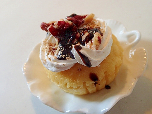 ホイップと胡桃のチョコかけ卵蒸しパン