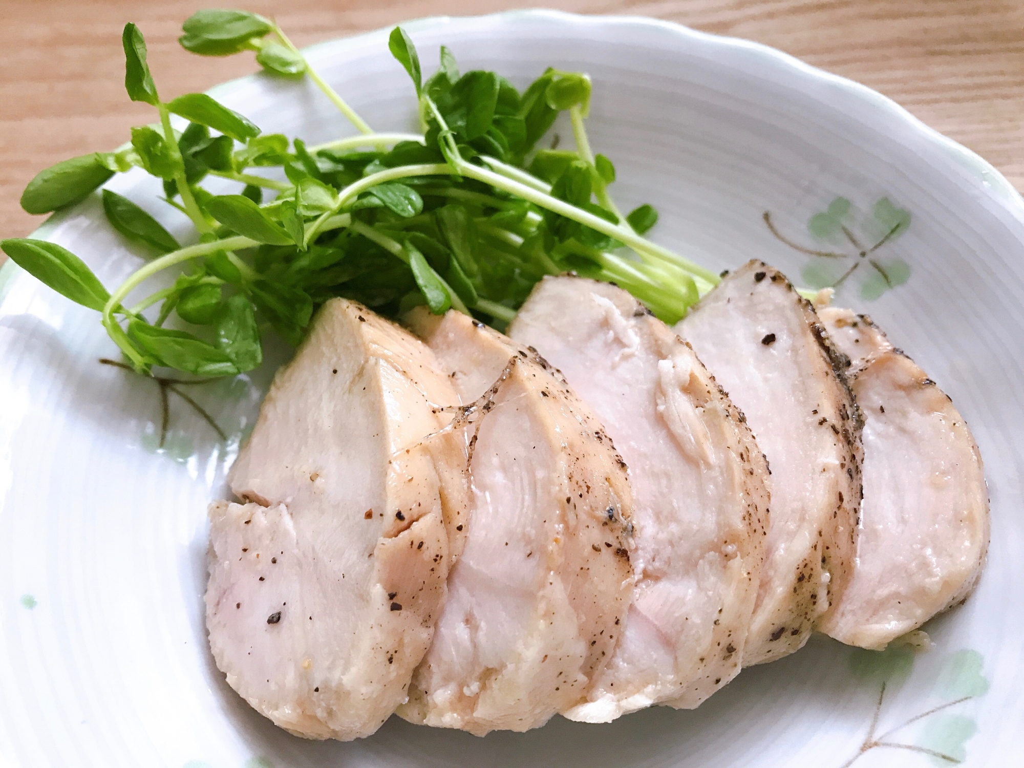 ごま油で簡単にしっとり柔らか鶏ハム レシピ 作り方 By たきさん 楽天レシピ ごま油で簡単にしっとり柔らか鶏ハム レシピ 作り方 By たきさん 楽天レシピ