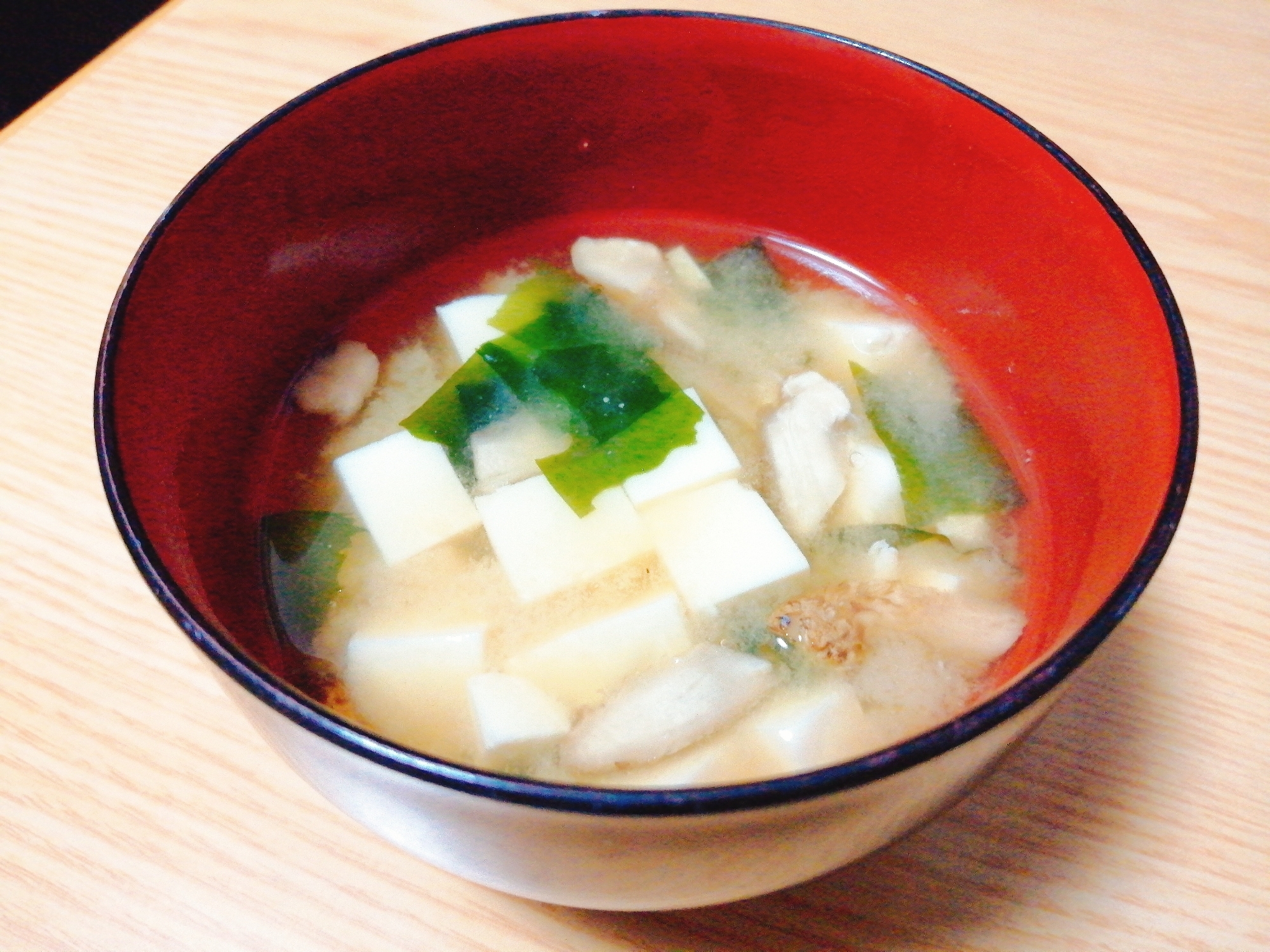 エコ☆豆腐とわかめと椎茸の軸の味噌汁