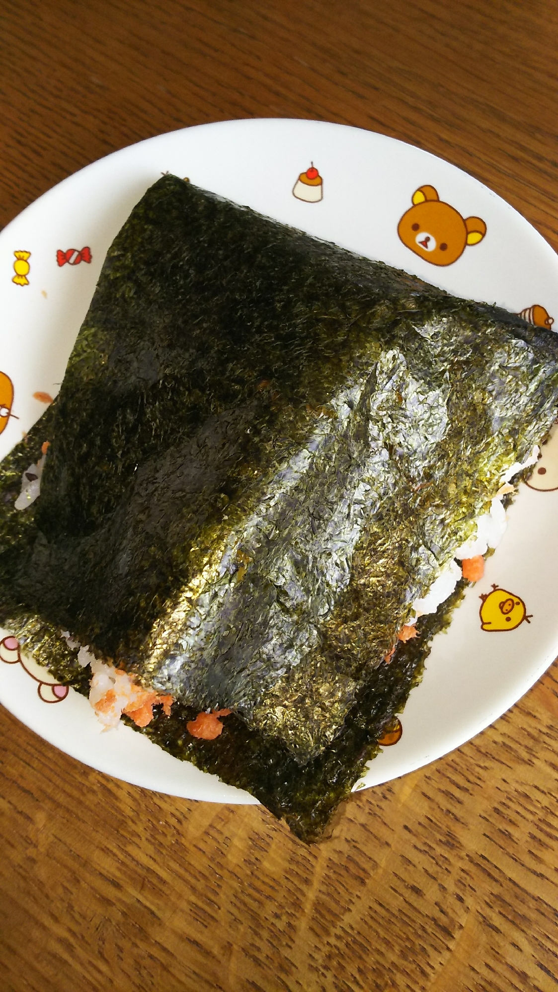 らっきょうと鮭フレークの海苔巻きおにぎり