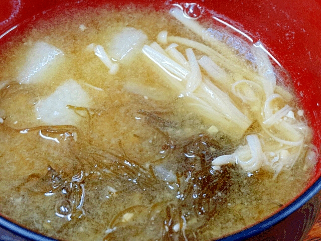 朝の食物繊維♪　「もずくと長芋の味噌汁」