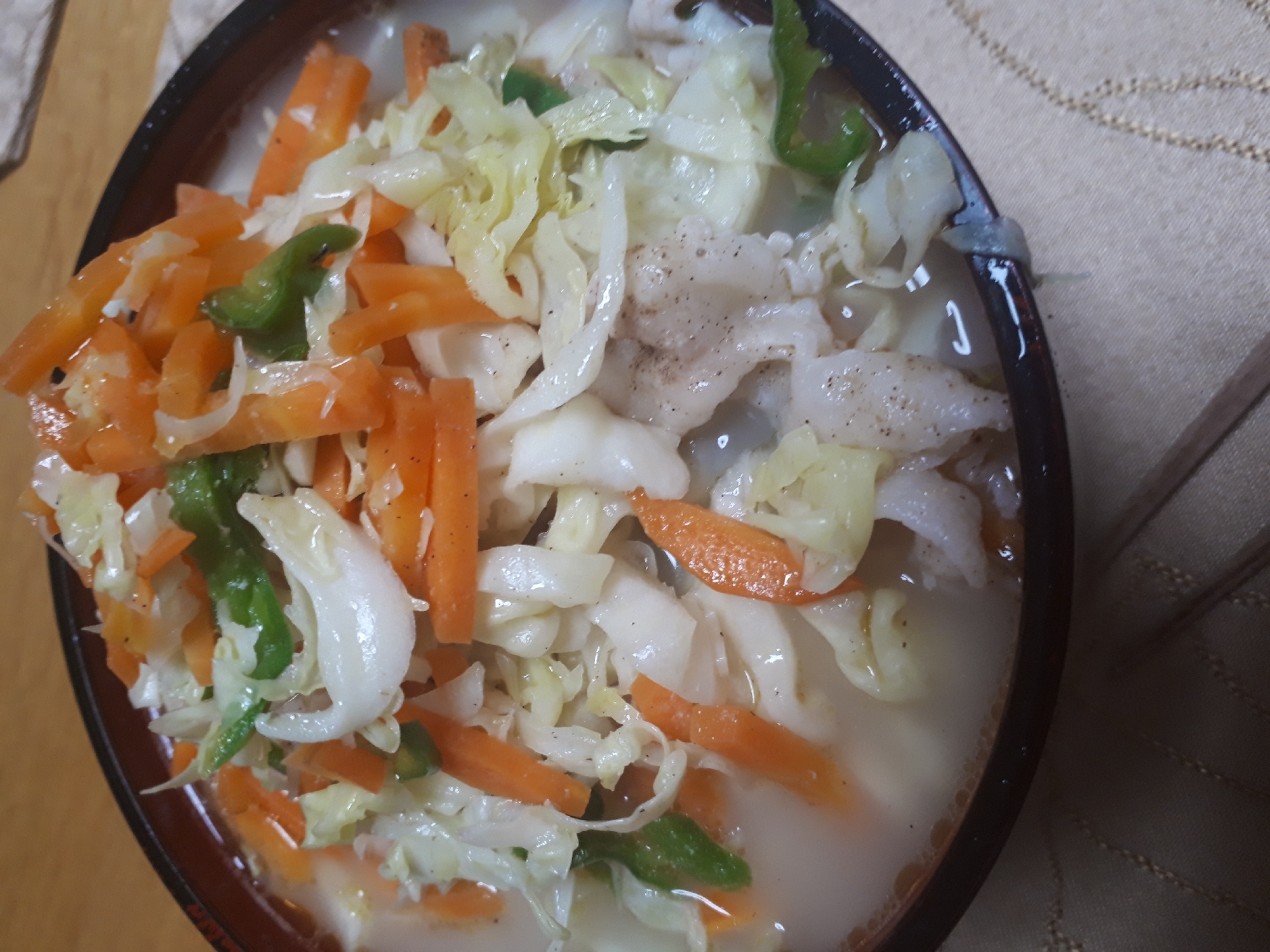 野菜炒めのせラーメン