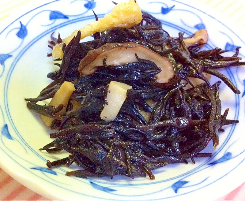 ひじきと日干し椎茸の煮物