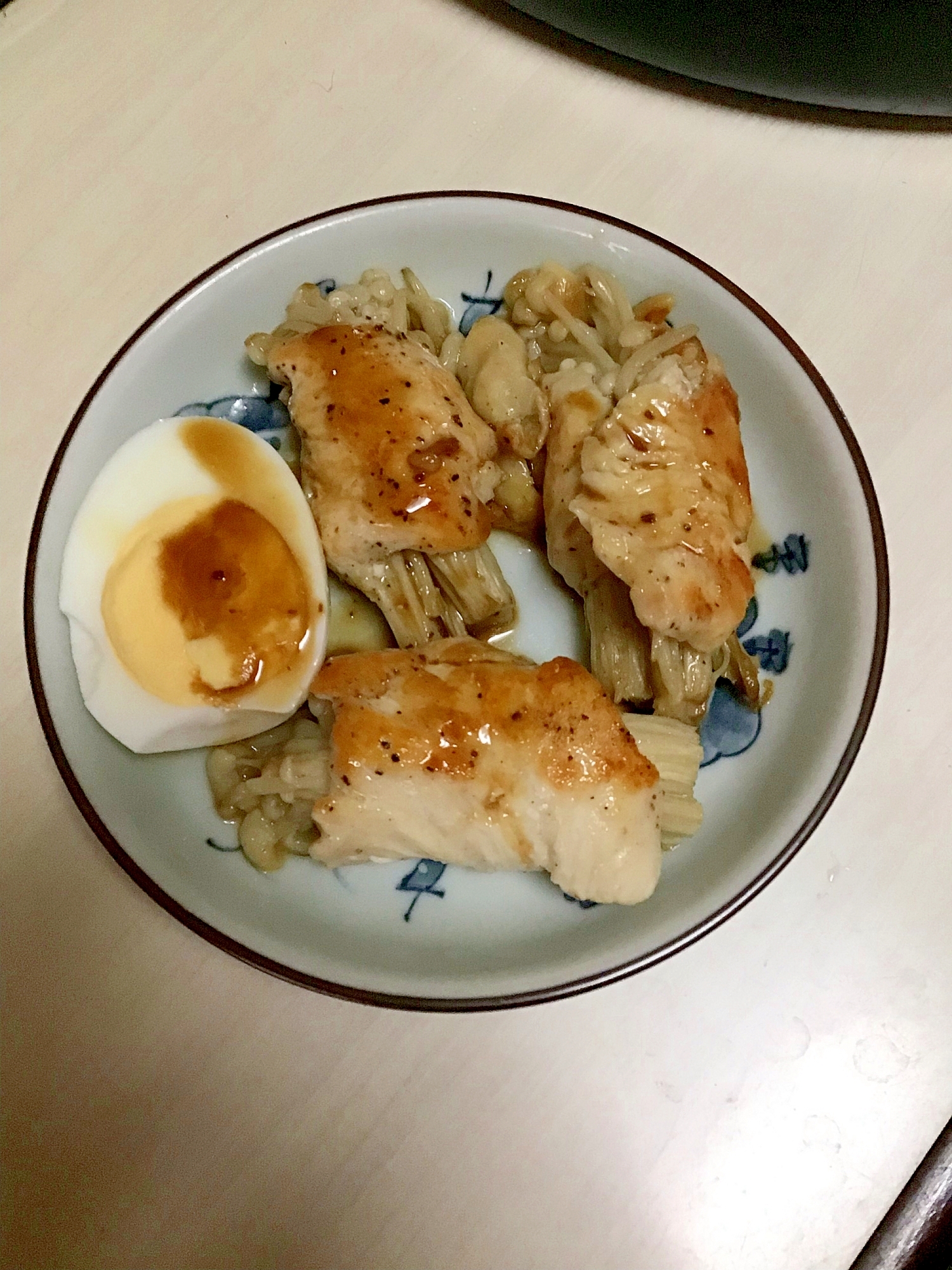 鶏ムネでエノキの肉巻き。