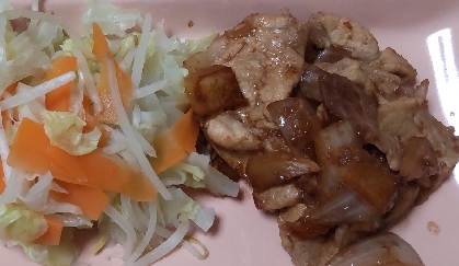 蒸し野菜添えで。すごく美味しかったです。ご飯もりもり進みますね。