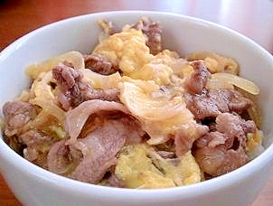 めんつゆでお手軽に、卵とじ牛丼