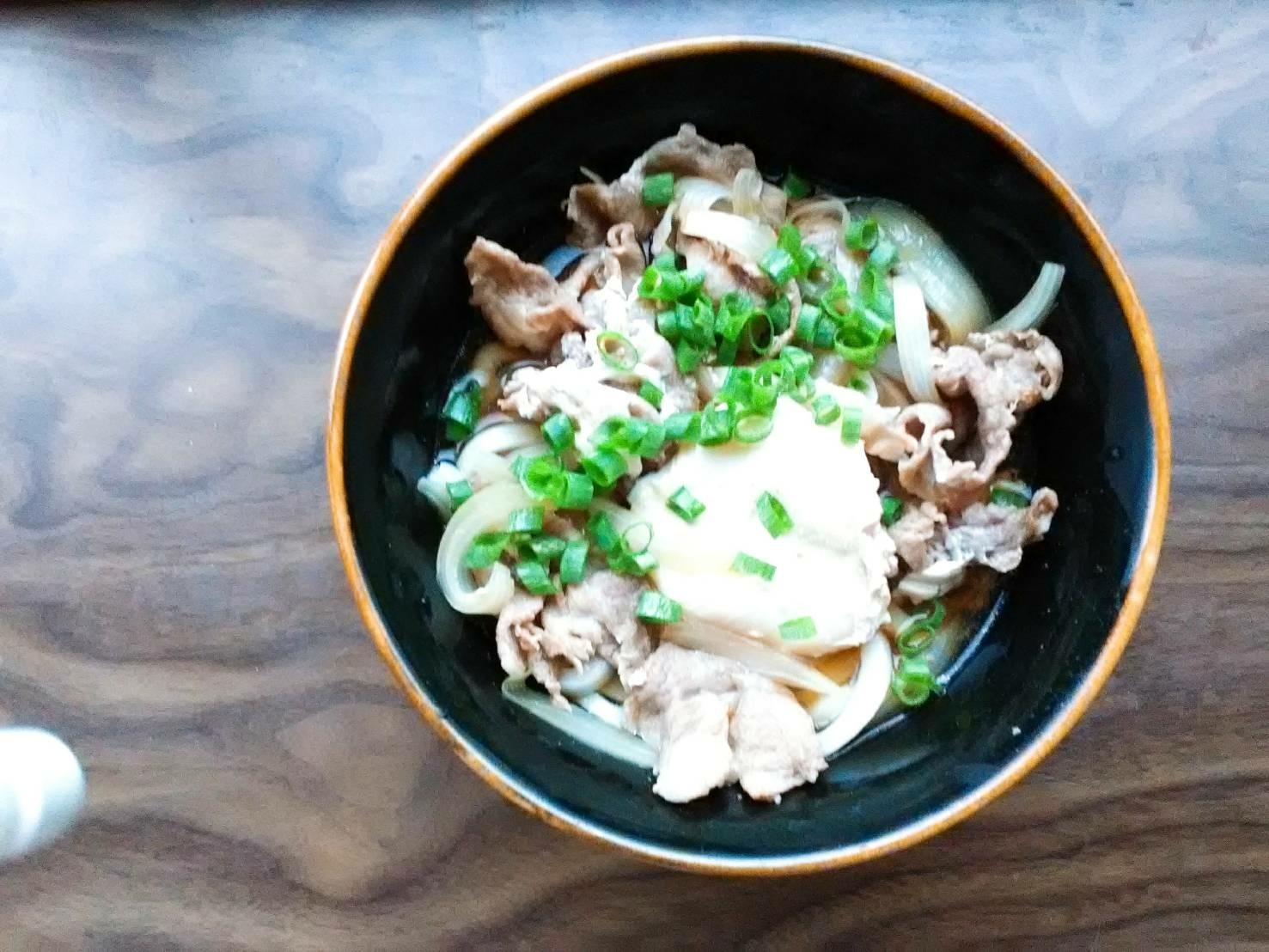 牛肉とポーチドエッグの肉うどん