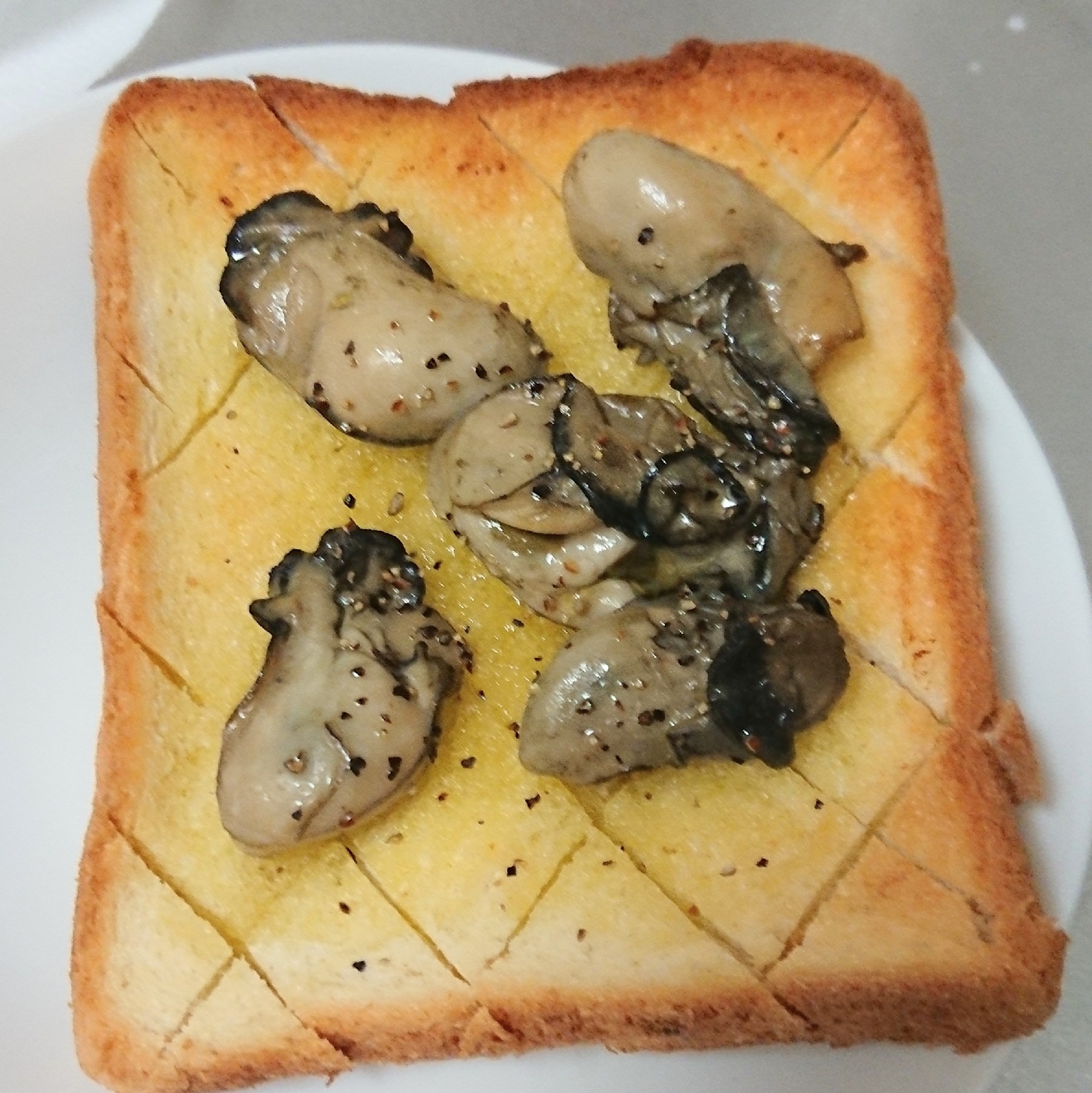 牡蠣のオイル漬けトースト
