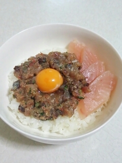 鯵の梅味噌叩きとびんとろの丼♪なめろう丼♪