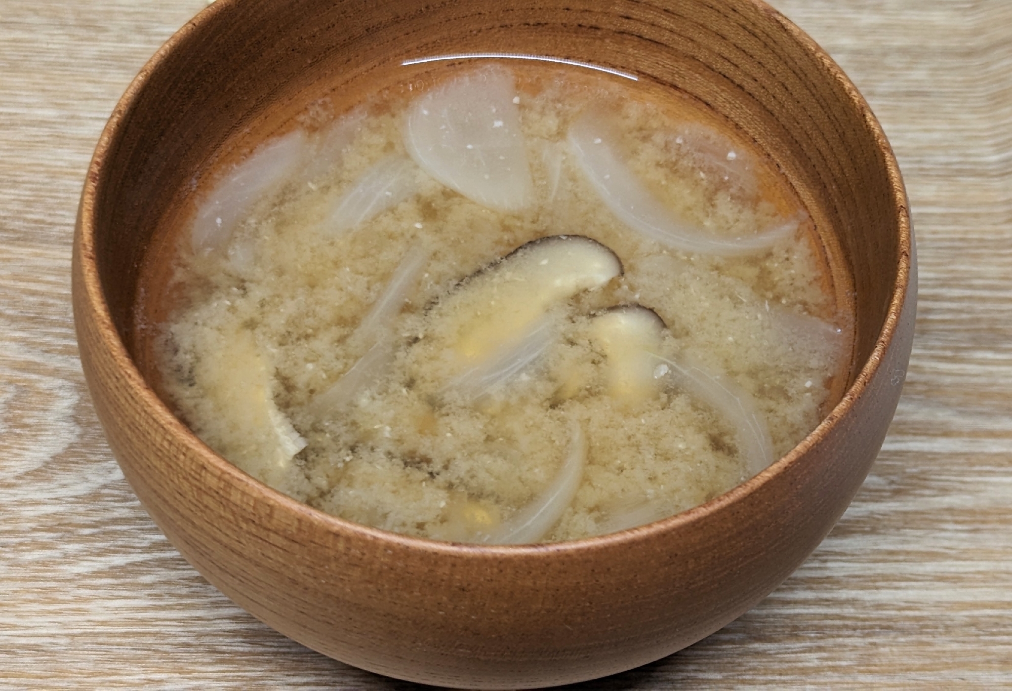 ☘️干ししいたけ☘️玉ねぎ☘️のお味噌汁