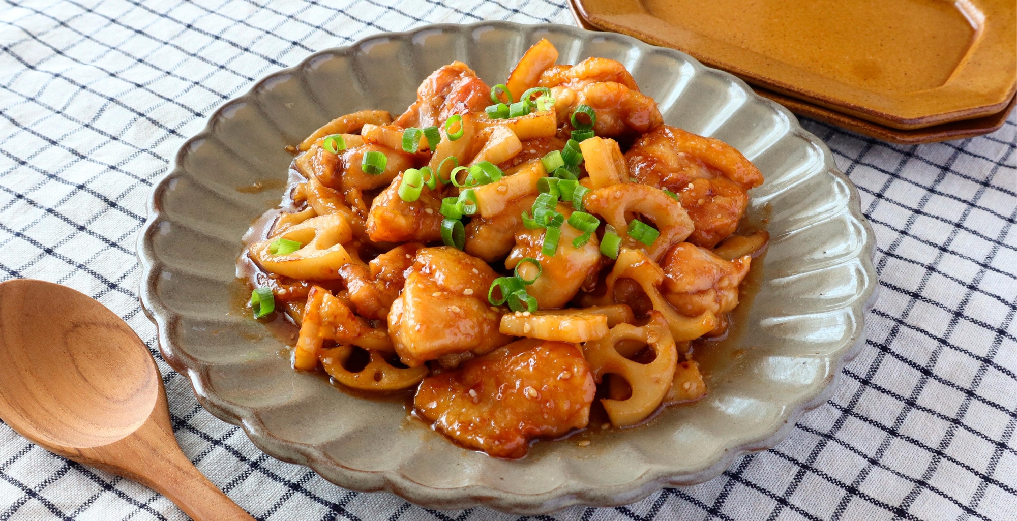 れんこんと鶏もも肉の甘辛炒め