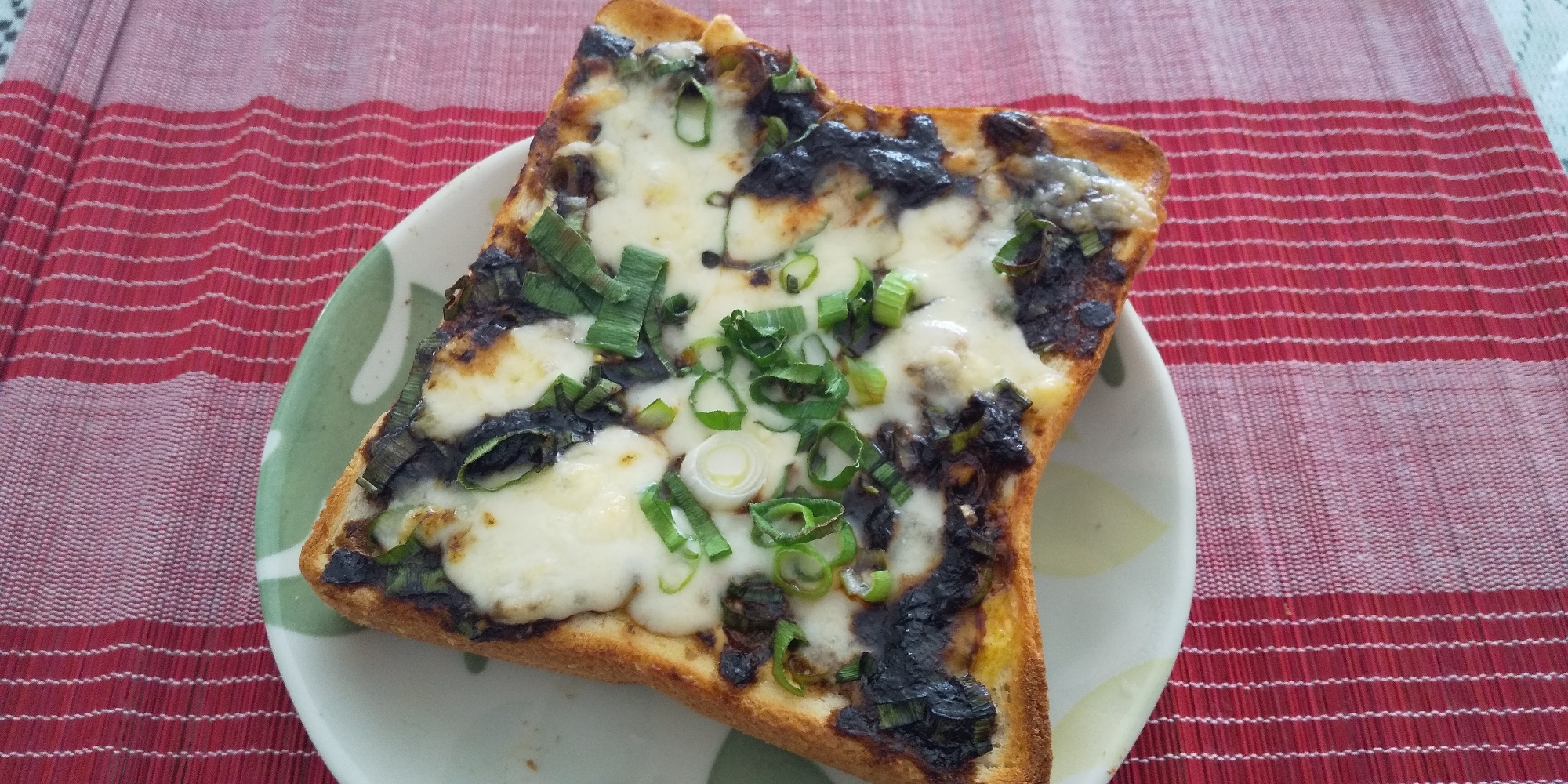 パンで朝食♪海苔の佃煮と青ネギのチーズトースト
