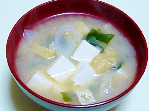 手間なし味噌汁 長ネギ わかめ 豆腐 油揚げ レシピ 作り方 By Arakurea 楽天レシピ 手間なし味噌汁 長ネギ わかめ 豆腐 油揚げ レシピ 作り方 By Arakurea 楽天レシピ