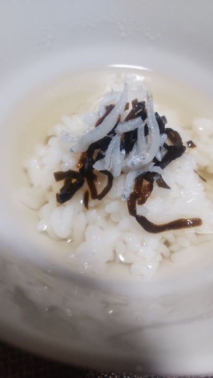 簡単飯～佃煮昆布としらす飯～お茶漬け