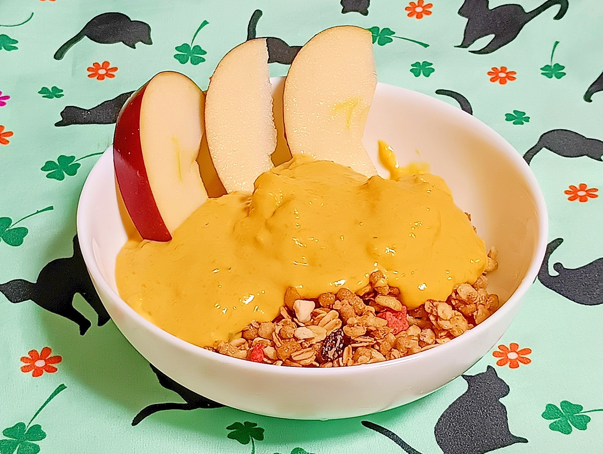 国産チーズと南瓜とツナのクリームがけフルグラ