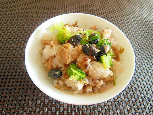 ツナと黒豆とブロッコリーソテー雑穀ごはん レシピ 作り方 By エゾモモンガさん 楽天レシピ ツナと黒豆とブロッコリーソテー雑穀ごはん レシピ 作り方 By エゾモモンガさん 楽天レシピ