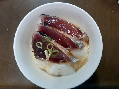 かつおのたたきとめかぶの山かけ丼