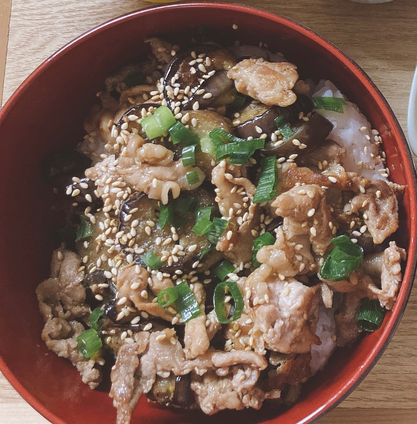 なすと豚肉のスタミナ丼