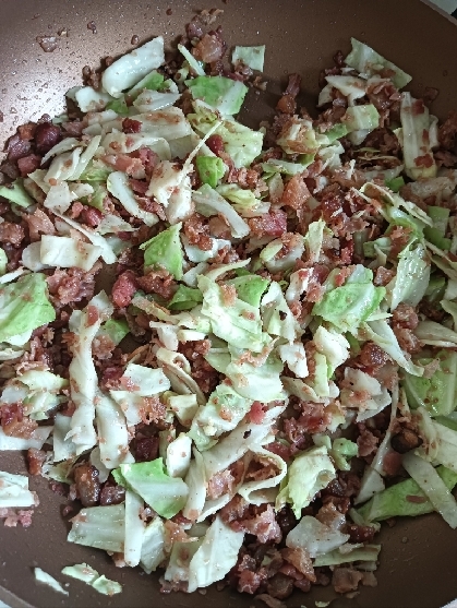 簡単料理★ベーコンと春キャベツの炒め物