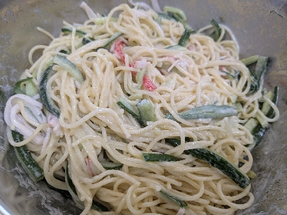 今日は、カニカマきゅうりDeパスタサラダ