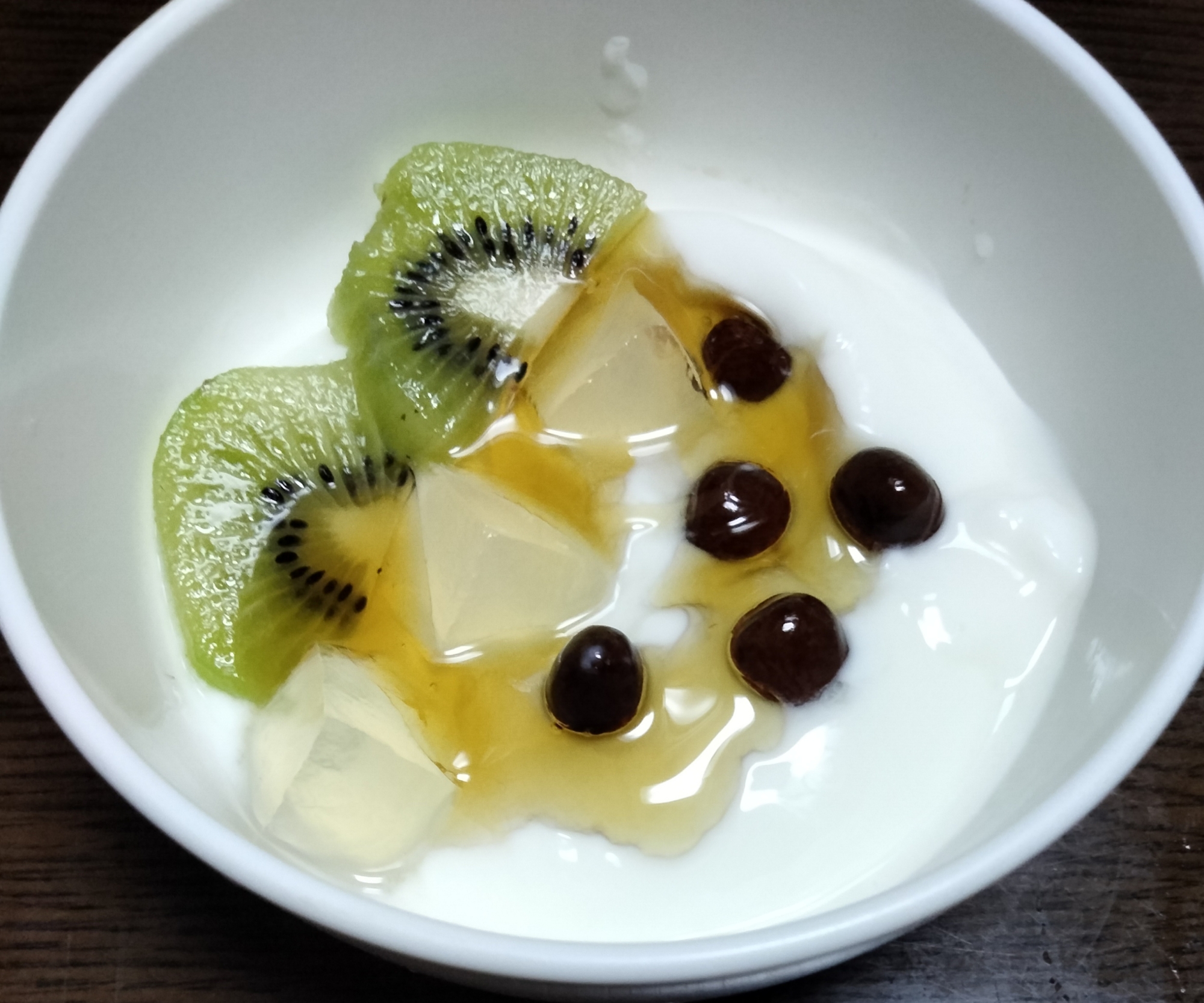 今日のヨーグルト♡寒天赤えんどう&キウイ