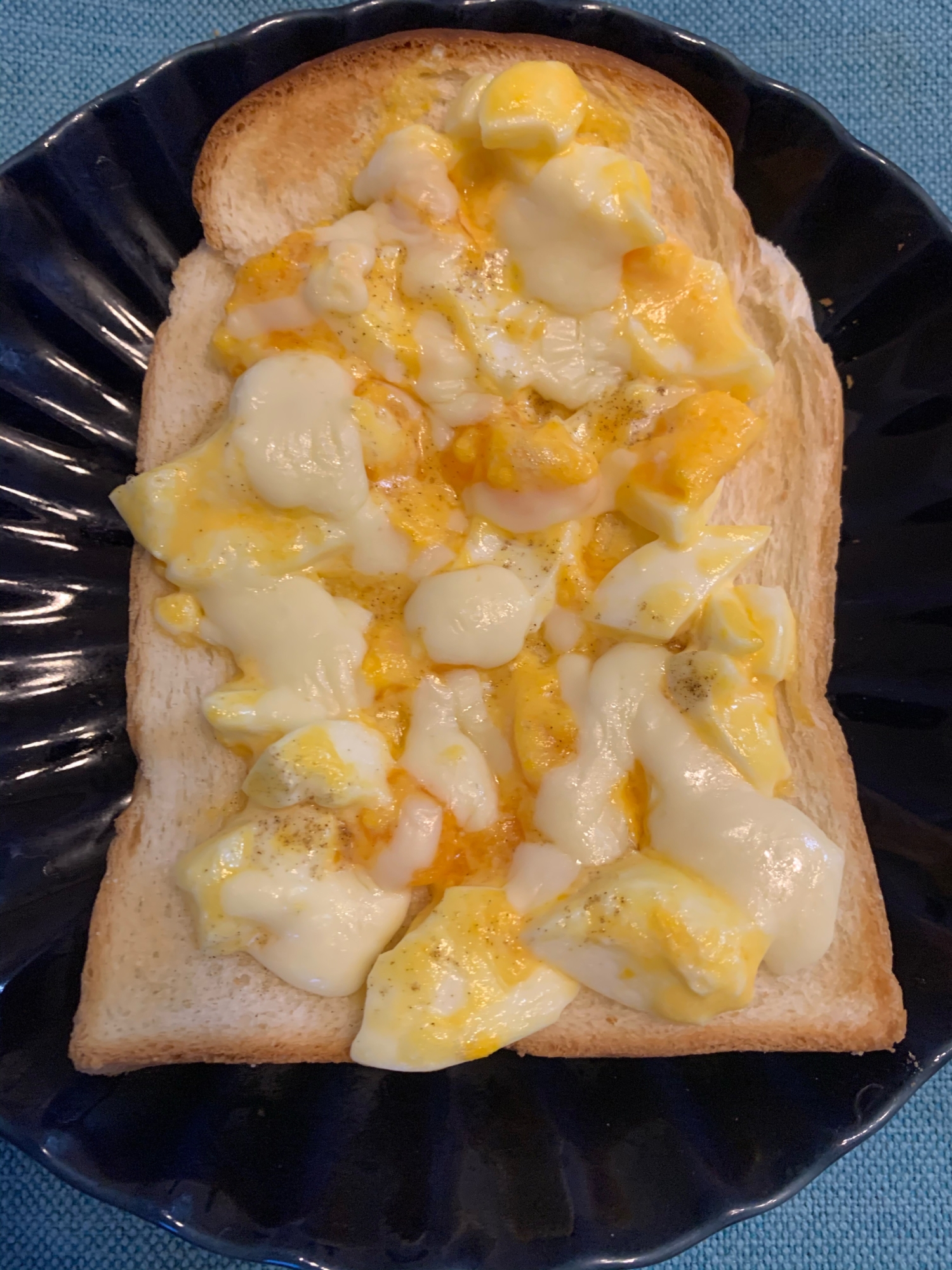 ゆで卵で簡単ピザ風トースト
