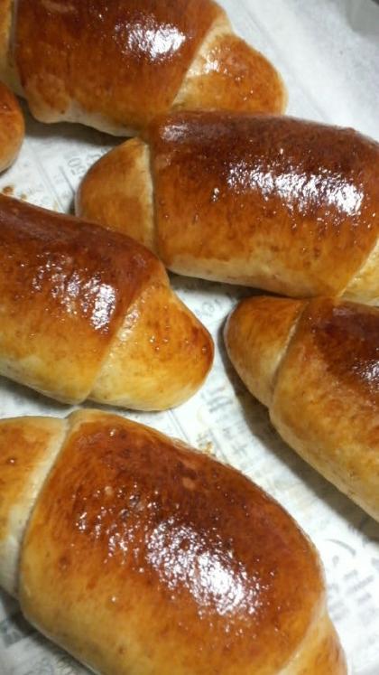ホッとする美味しさ♥黒糖ロールパン♥