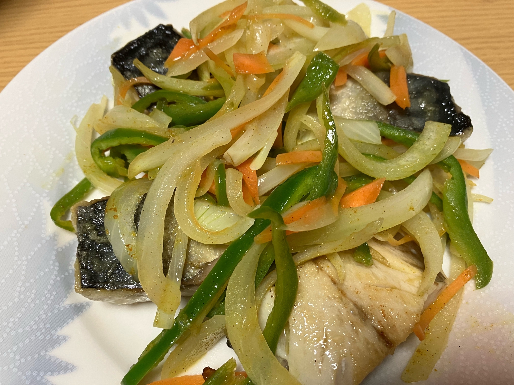 オリーブオイルで♪塩サバと野菜のカレー風味焼き☆彡