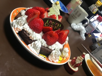 かなり濃厚なガトーショコラになりました！クリスマスケーキにしてみました！！
