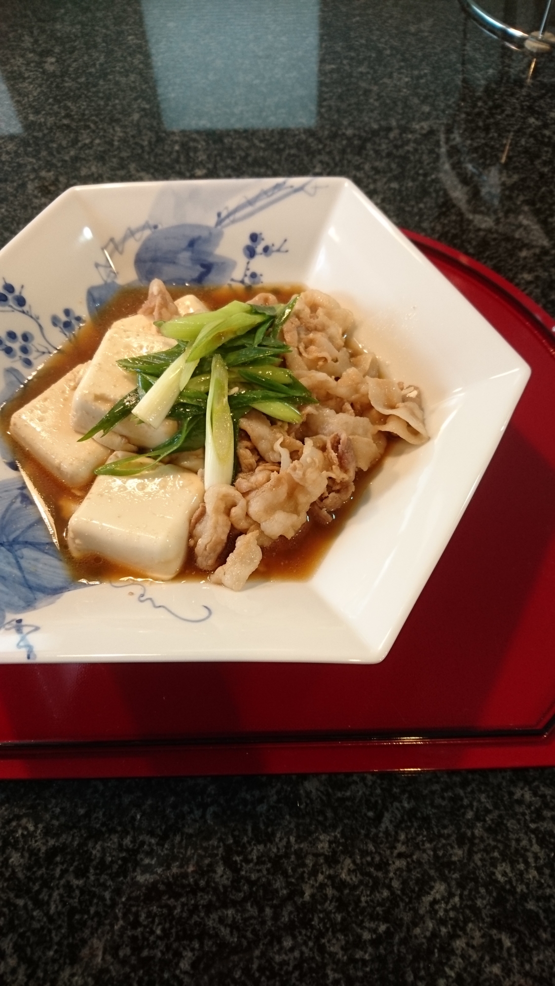 削り節のお出汁で！丁寧に作る甘辛で美味しい肉豆腐☆