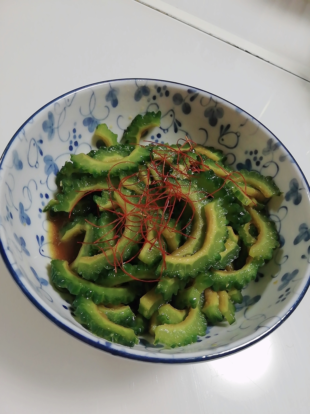 暑い夏にピッタリ！ごま油香るゴーヤのおひたし