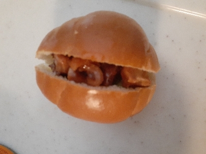 焼き鳥ロールパンサンド