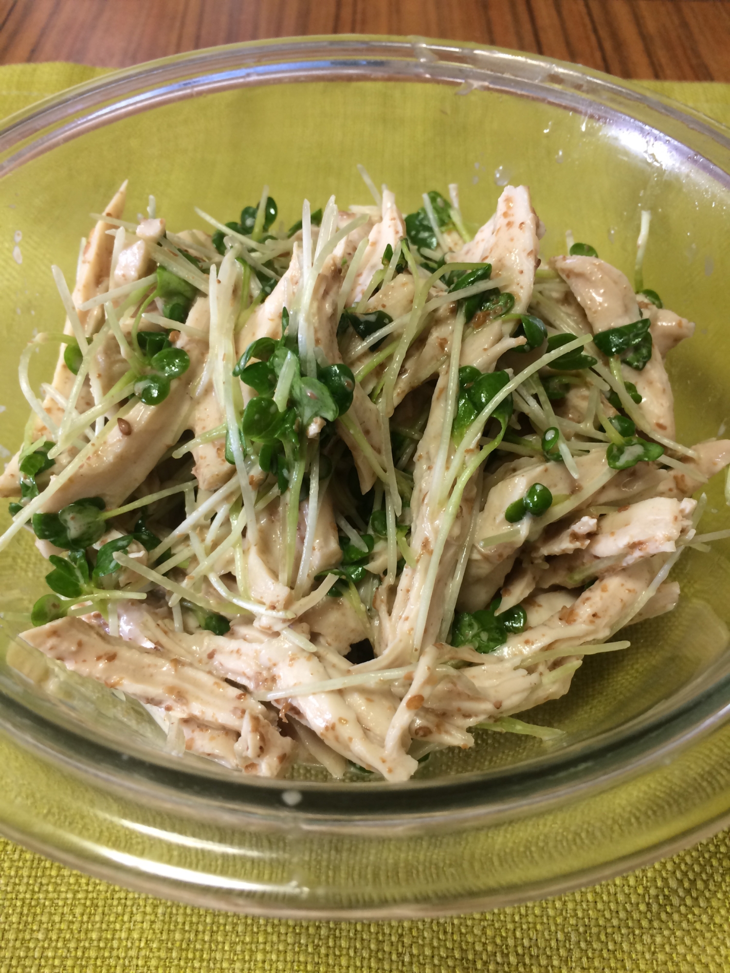 うちのおかず 鶏胸肉とカイワレの胡麻ドレ和え