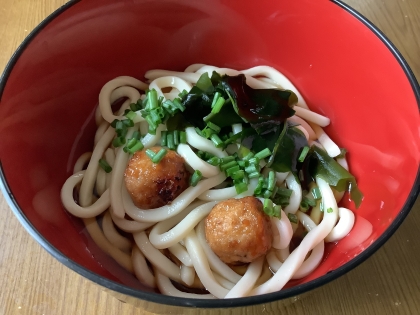 つくねとワカメのうどん