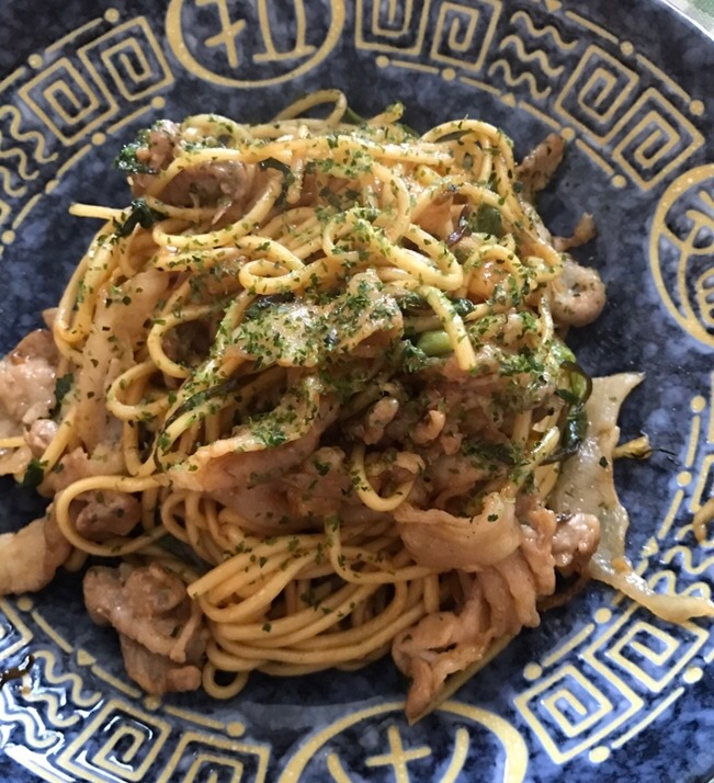 天かすとネギ、豚こま肉の焼きそば